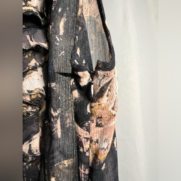 Spense Black and Beige Sheer Sleeveless Blouse - Picture 7 of 9